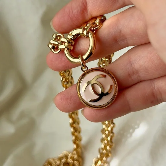 Pink Chanel pendant necklace - Picture 7 of 13